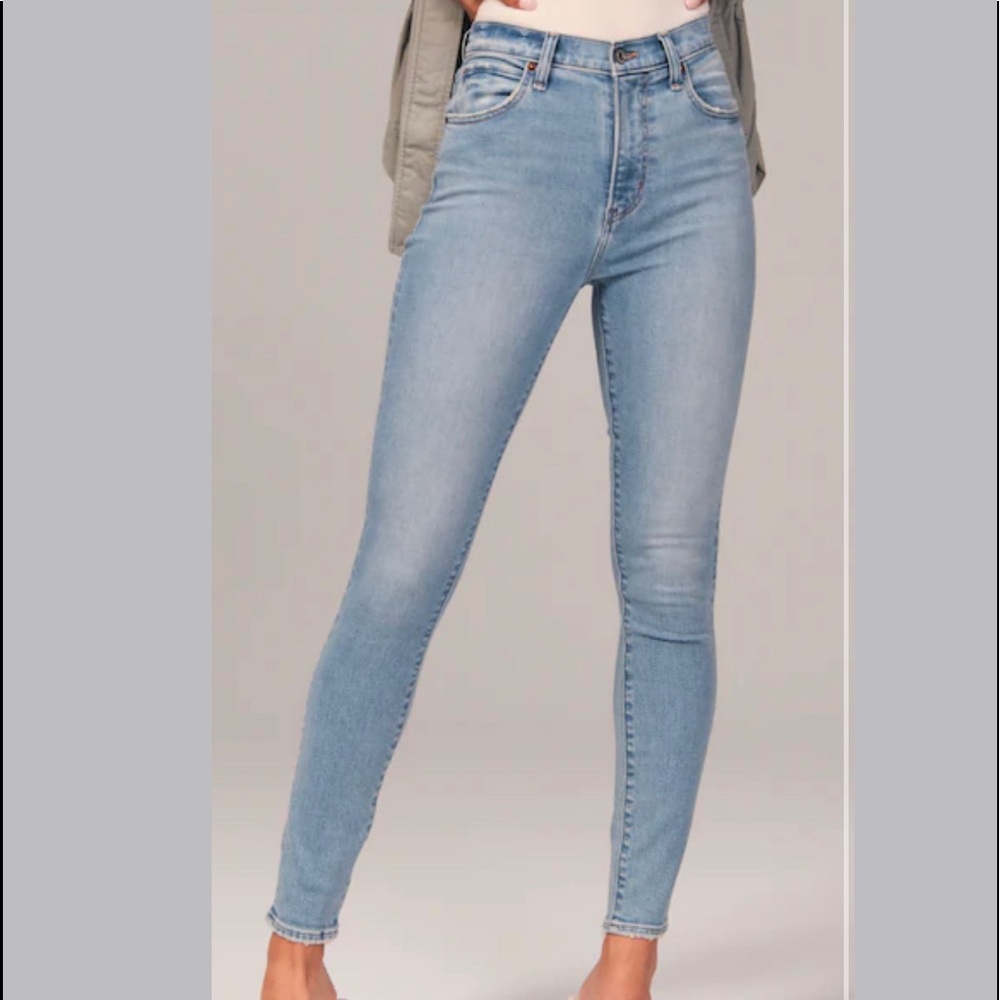 High waisted light wash jeans